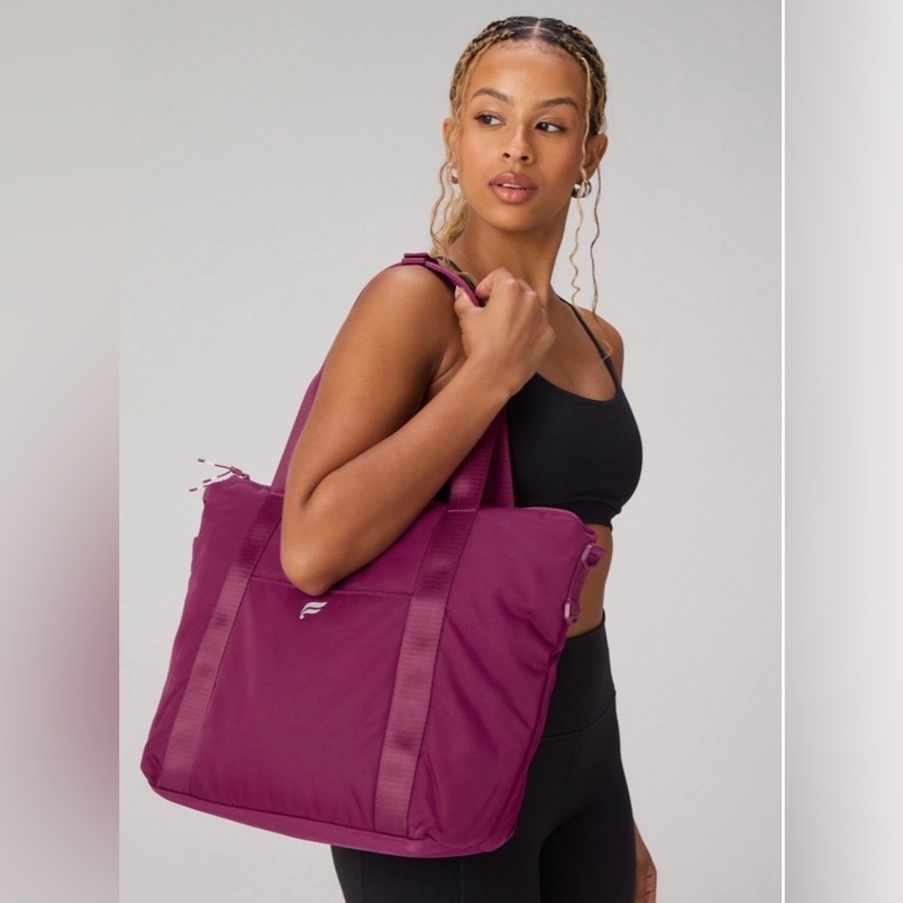 Fabletics The Everyday Tote in Berry Crush - Picture 4 of 13
